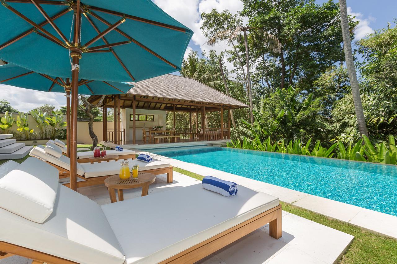 Villa Rusa Biru - Modern Villa With Private Pool And Cook In The Heart Of Berawa Canggu  Exterior photo